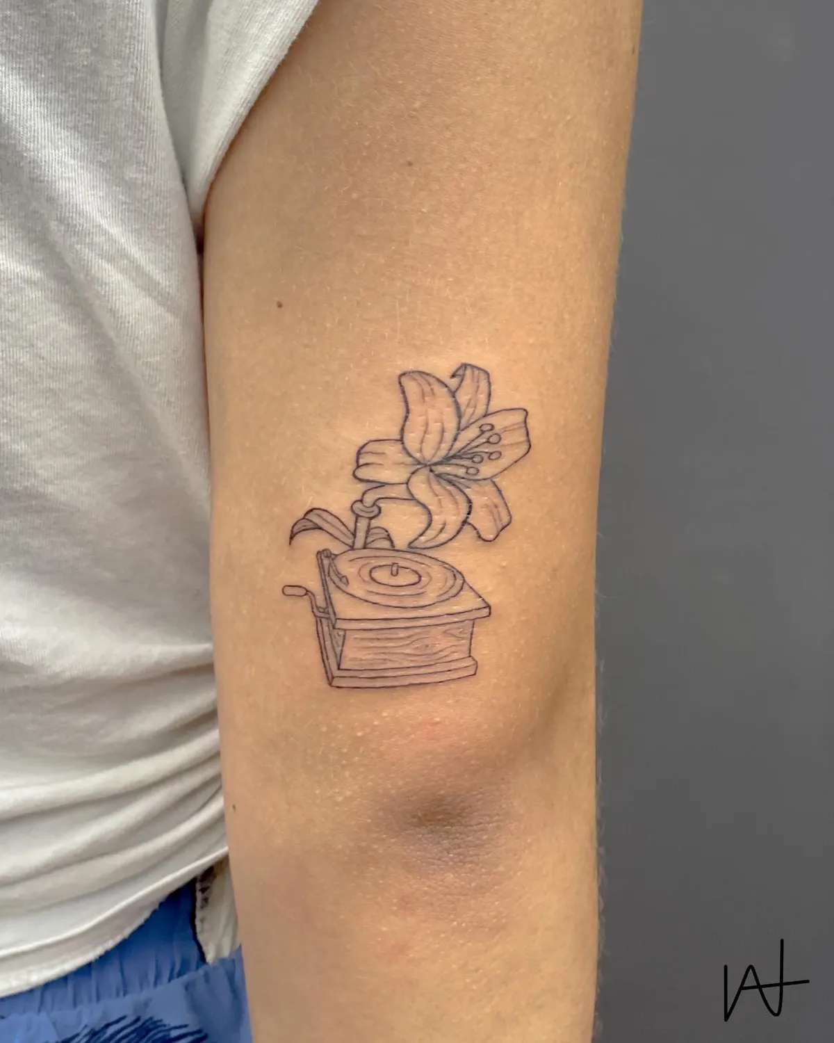 Fine Line tattoo by Katherine Parada at Golden Child Tattoo in Escondido